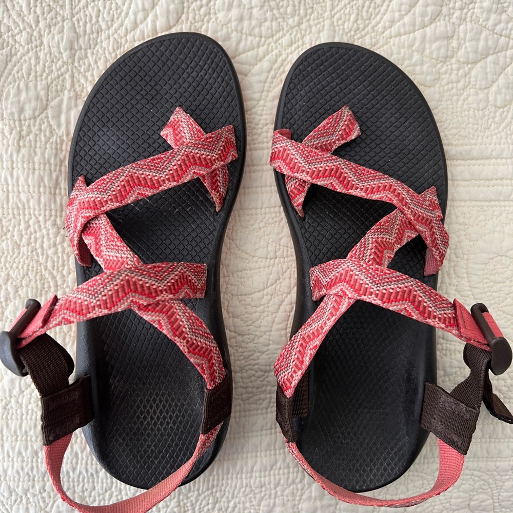 Women’s size 10 Chaco z2 Beaded Rose Yampa Hiking Sports Sandals